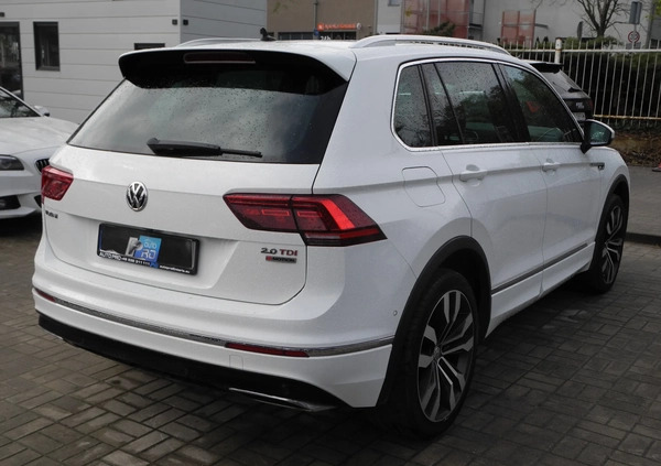Volkswagen Tiguan cena 119998 przebieg: 147000, rok produkcji 2017 z Krośniewice małe 277